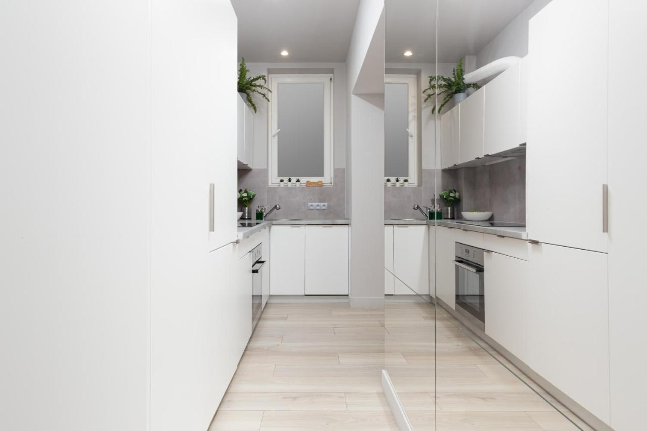 City Center Apartments Hoza By Noclegi Renters Варшава Экстерьер фото